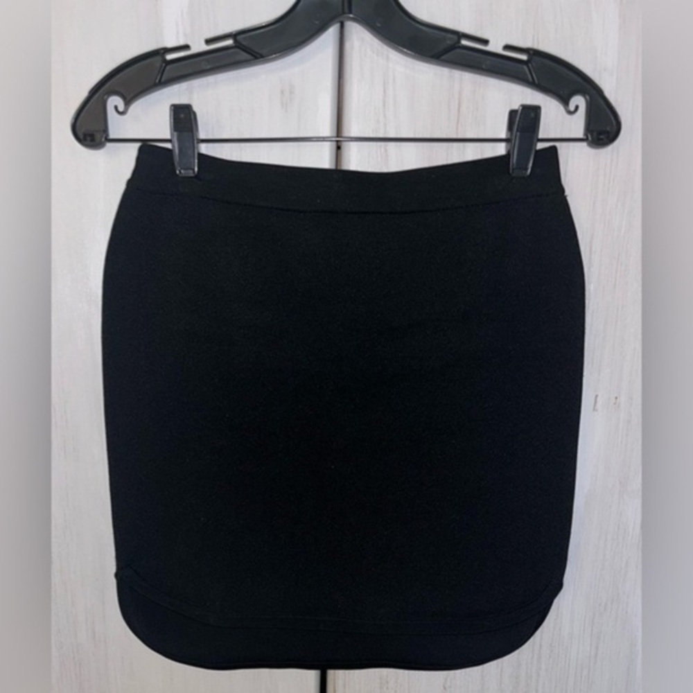 Black Mini Skirt By Parker Size Small Rayon/poly Incredible Condition
